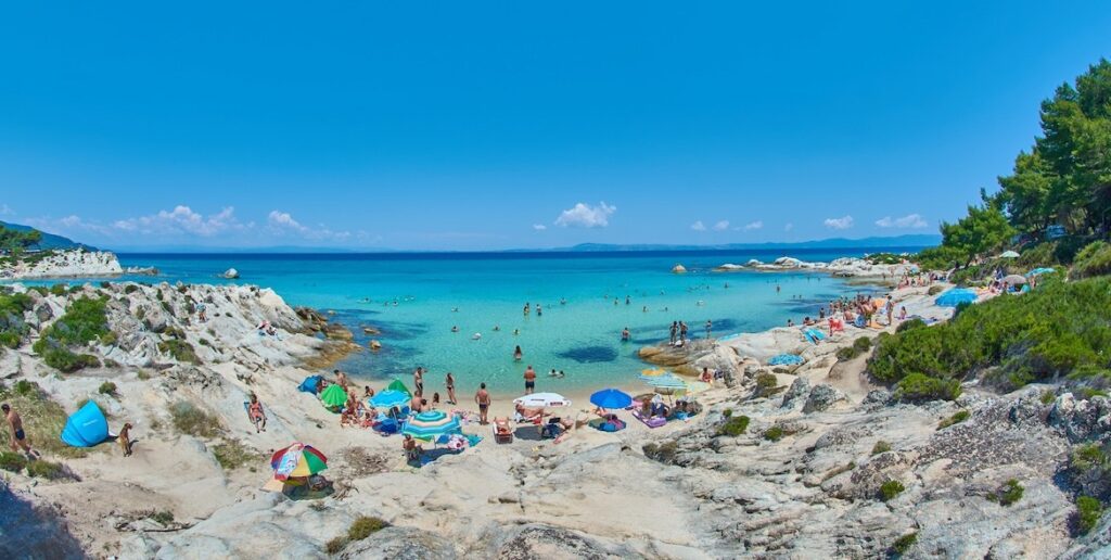 Explore the charm of Sarti in Halkidiki! From stunning beaches to top luxury stays